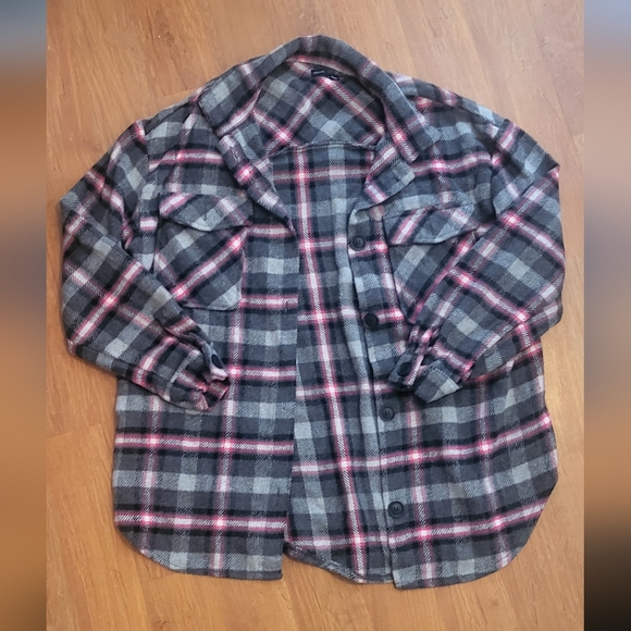 Grey and pink Shacket - Picture 1 of 3